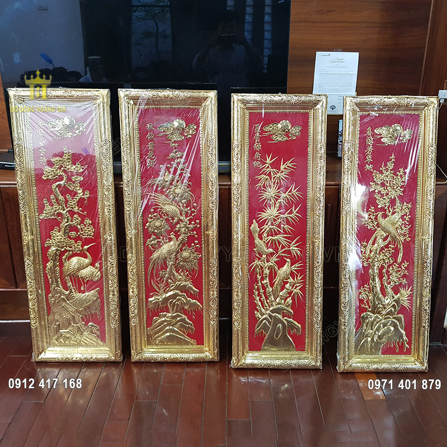 Tranh tứ qu&yacute; đồng v&agrave;ng nền đỏ 88cm